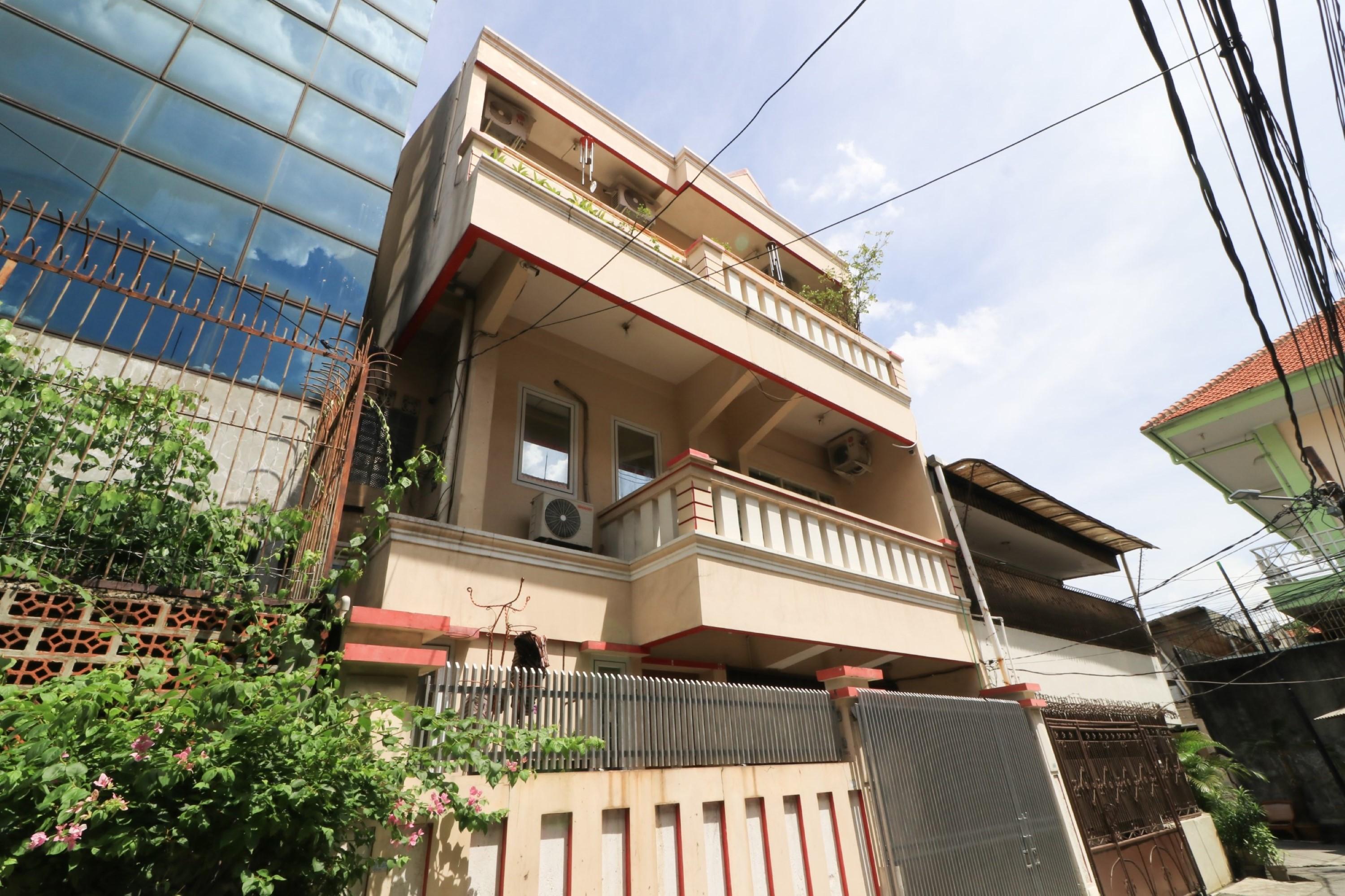 Eiffel Residence Batu Tulis 37 - Female Only Джакарта Экстерьер фото